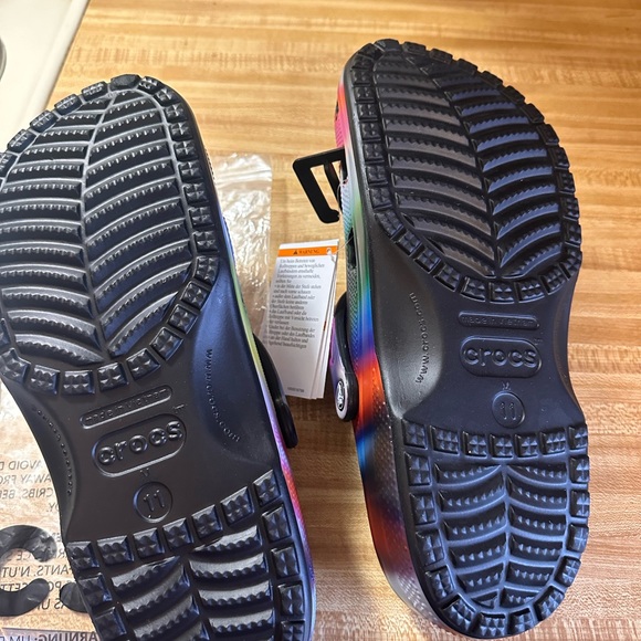 NWT Crocs Black Multi Mens Size 11 - Picture 3 of 6